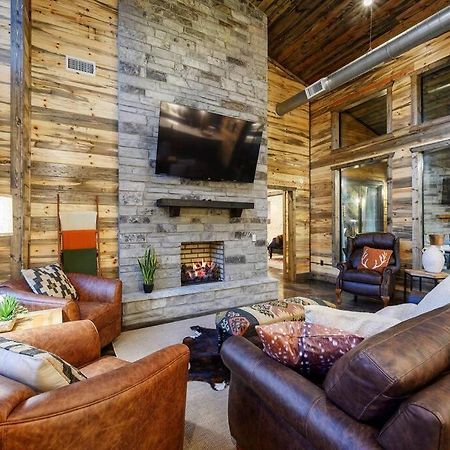 Ember Skye Cabin - 2 Bdr & Bunk Nook/2.5 Bath Брокен-Боу Экстерьер фото